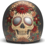 DMD Helm mattgrau mit buntem Totenkopf auf der Hinterseite