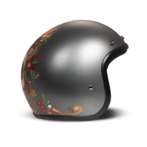 DMD Helm mattgrau mit buntem Totenkopf auf der Hinterseite
