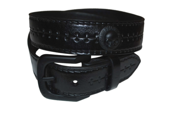 Ledergürtel von Harley mit Relief Skulls an der Seite
